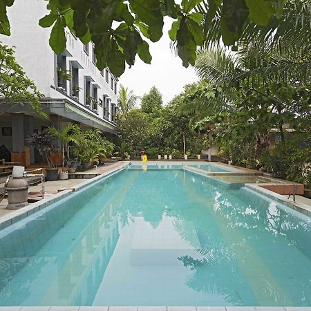 Reddoorz @ Tanah Baru Depok Hotel Ngoại thất bức ảnh