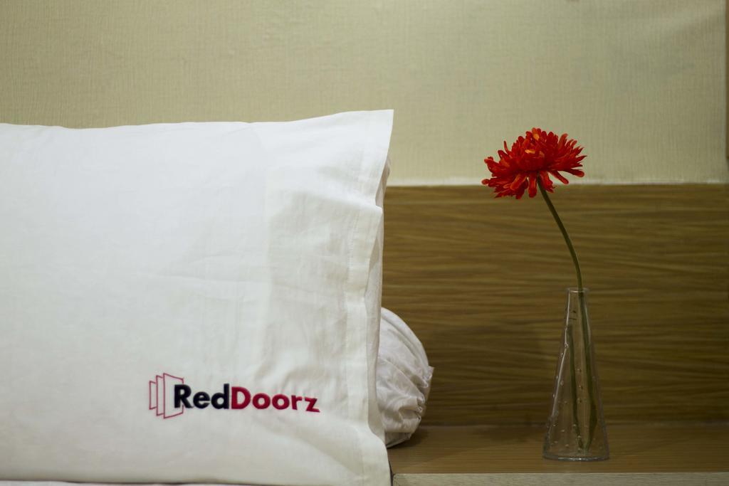 Reddoorz @ Tanah Baru Depok Hotel Ngoại thất bức ảnh