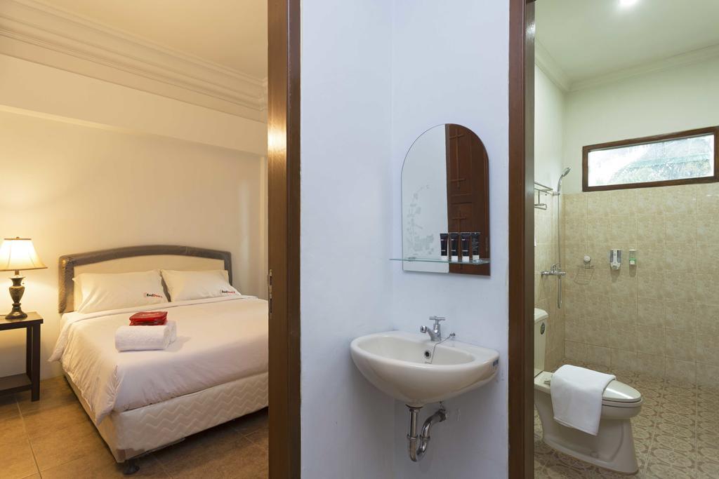 Reddoorz @ Tanah Baru Depok Hotel Ngoại thất bức ảnh