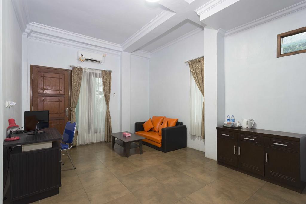 Reddoorz @ Tanah Baru Depok Hotel Ngoại thất bức ảnh