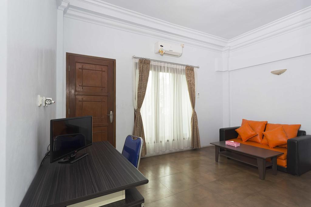 Reddoorz @ Tanah Baru Depok Hotel Ngoại thất bức ảnh